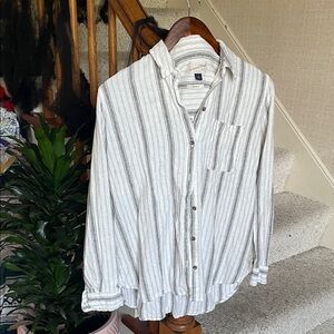 Universal Thread Coastal White & Gray Striped Button Down Shirt